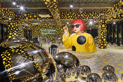 louis vuitton yayoi kusama pop up store|louis vuitton yayoi kusama neverfull.